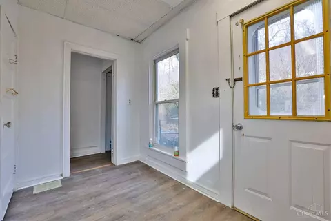 Entry Way - 5366 Tyndall Ave, Cincinnati, OH 45233 photo 1 of 1