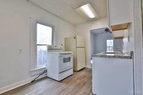 Kitchen - 5366 Tyndall Ave, Cincinnati, OH 45233 photo 1 of 2