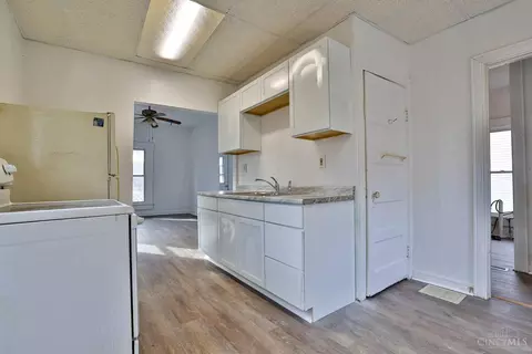 Kitchen - 5366 Tyndall Ave, Cincinnati, OH 45233 photo 2 of 2
