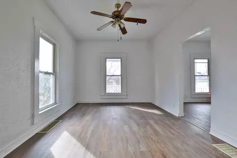 Living - 5366 Tyndall Ave, Cincinnati, OH 45233 photo 5 of 5
