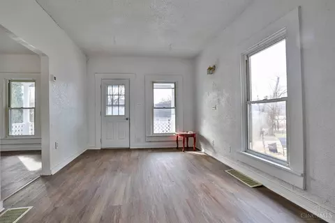 Living - 5366 Tyndall Ave, Cincinnati, OH 45233 photo 1 of 5