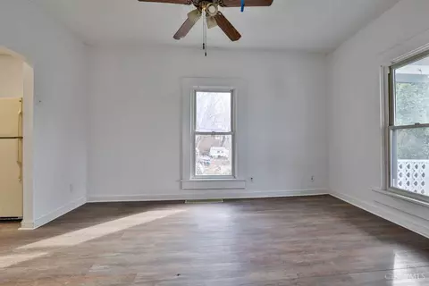 Living - 5366 Tyndall Ave, Cincinnati, OH 45233 photo 4 of 5