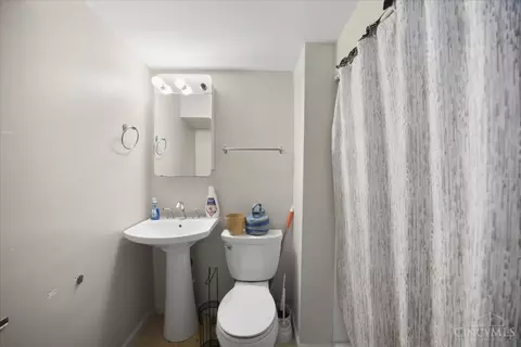 Bath - 8433 Jonfred Ct, Cincinnati, OH 45231 photo 1 of 4