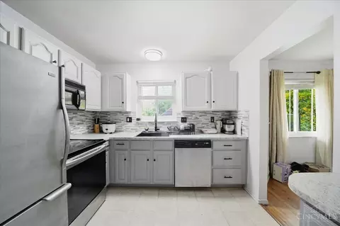 Kitchen - 8433 Jonfred Ct, Cincinnati, OH 45231 photo 1 of 2