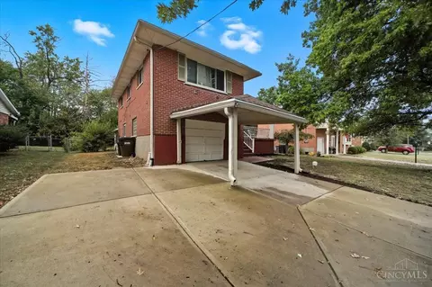Exterior - 8433 Jonfred Ct, Cincinnati, OH 45231 photo 2 of 5