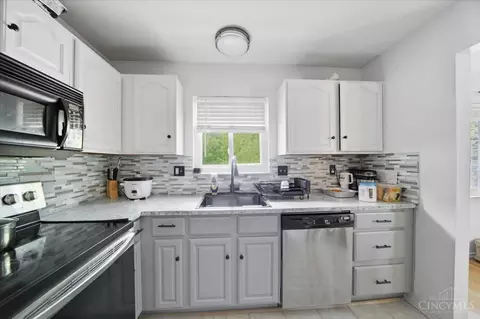 Kitchen - 8433 Jonfred Ct, Cincinnati, OH 45231 photo 2 of 2