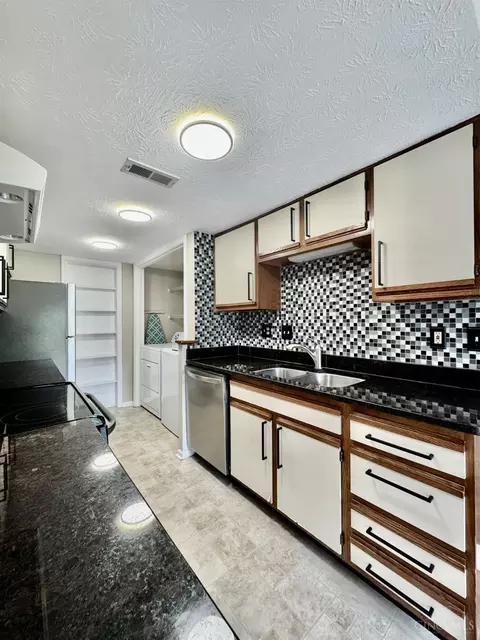 Kitchen - 2885 Chaise Ln, Maineville, OH 45039 photo 2 of 3