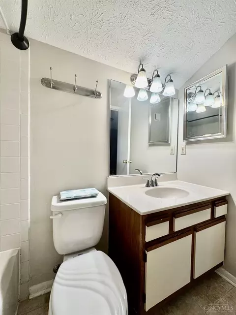 Bath - 2885 Chaise Ln, Maineville, OH 45039 photo 6 of 6