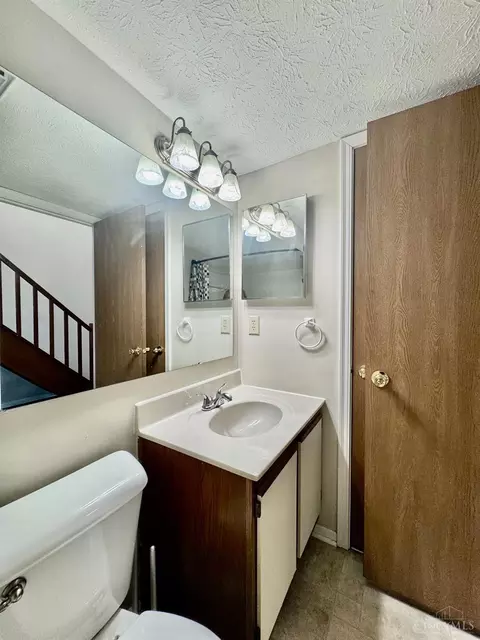 Bath - 2885 Chaise Ln, Maineville, OH 45039 photo 3 of 6