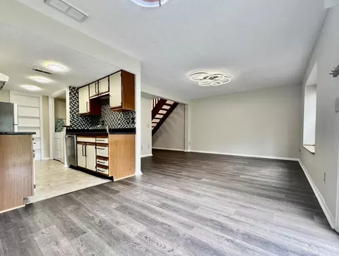 Living - 2885 Chaise Ln, Maineville, OH 45039 photo 2 of 3