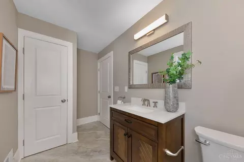 Bath - 6022 Bramble Ave, Cincinnati, OH 45227 photo 2 of 3