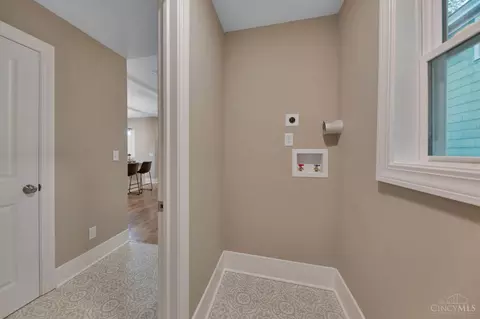 Entry Way - 6022 Bramble Ave, Cincinnati, OH 45227 photo 3 of 8