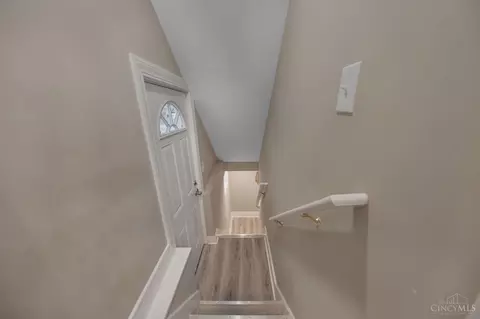 Entry Way - 6022 Bramble Ave, Cincinnati, OH 45227 photo 6 of 8