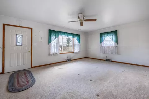 Living - 651 Second St, Franklin, OH 45005 photo 2 of 3