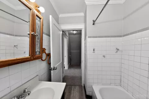 Bath - 3353 Mcfadden Ave, Cincinnati, OH 45211 photo 2 of 3