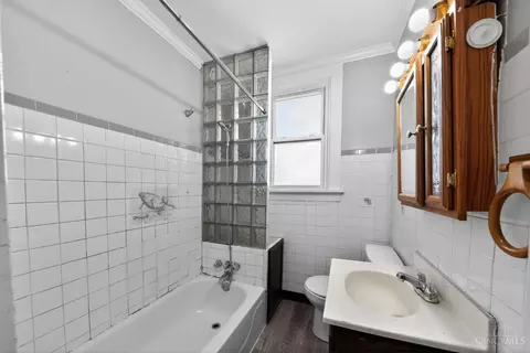 Bath - 3353 Mcfadden Ave, Cincinnati, OH 45211 photo 3 of 3