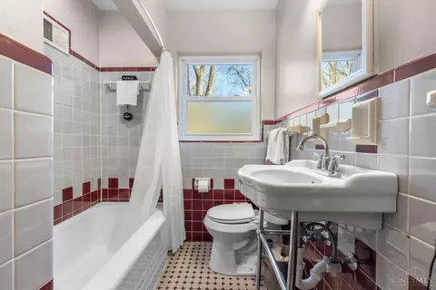 Bath - 1630 Dell Ter, Cincinnati, OH 45230 photo 1 of 1