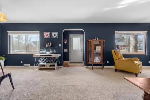 Entry Way - 1630 Dell Ter, Cincinnati, OH 45230 photo 2 of 3