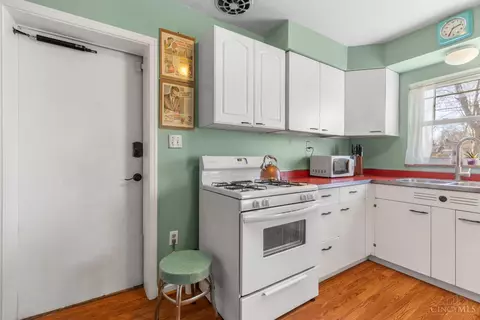Kitchen - 1630 Dell Ter, Cincinnati, OH 45230 photo 4 of 5