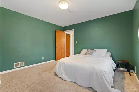Bedroom - 1630 Dell Ter, Cincinnati, OH 45230 photo 2 of 6