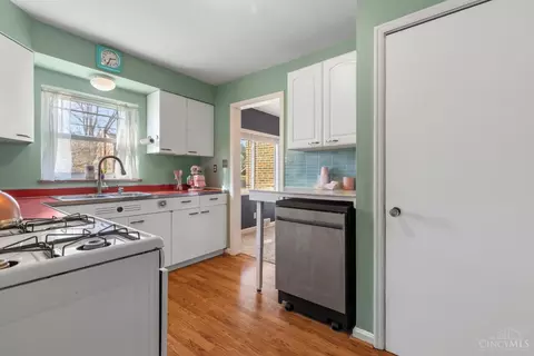 Kitchen - 1630 Dell Ter, Cincinnati, OH 45230 photo 3 of 5