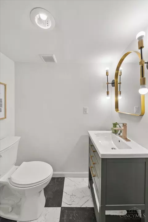Bath - 3869 Meyerfeld Ave, Cheviot, OH 45211 photo 2 of 4