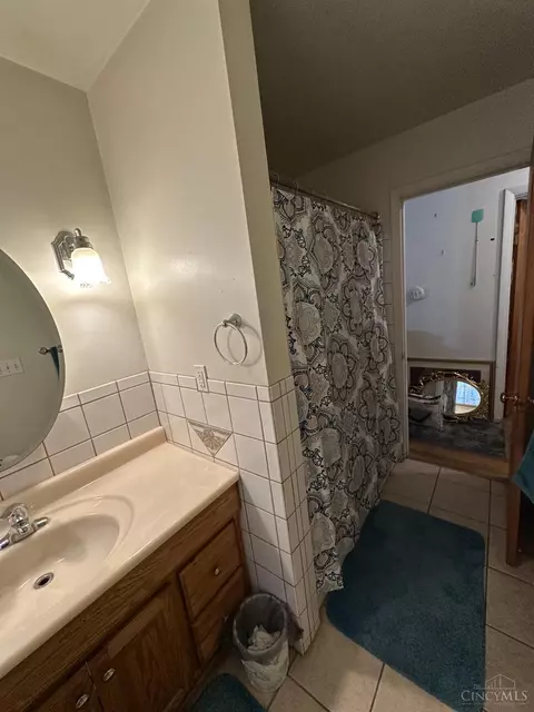 Bath - 1174 Prairie Ave, Woodlawn, OH 45215 photo 2 of 2