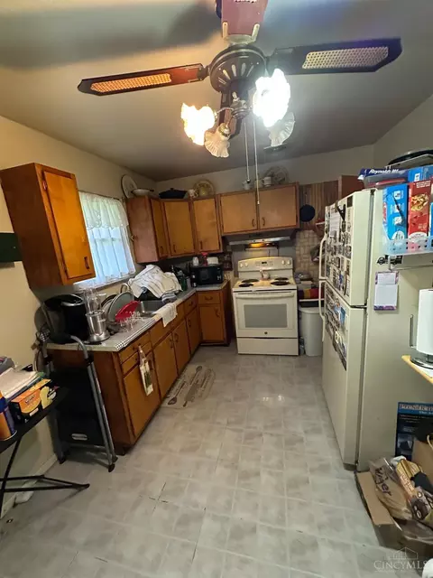 Kitchen - 1174 Prairie Ave, Woodlawn, OH 45215 photo 2 of 3