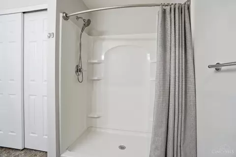 Bath - 1440 Eagle Blvd, Hamilton Township, OH 45039 photo 2 of 3