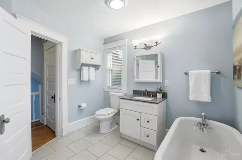 Bath - 4219 Eileen Dr, Cincinnati, OH 45209 photo 4 of 7