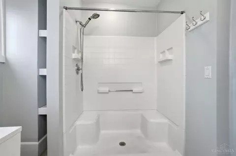 Bath - 4219 Eileen Dr, Cincinnati, OH 45209 photo 6 of 7
