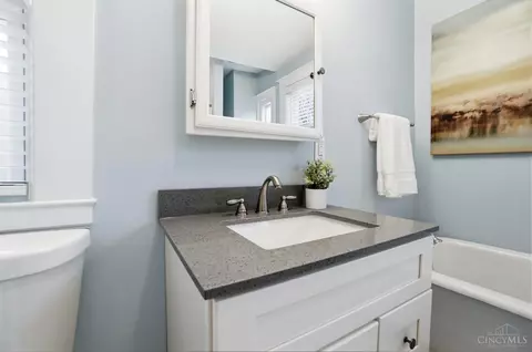 Bath - 4219 Eileen Dr, Cincinnati, OH 45209 photo 5 of 7