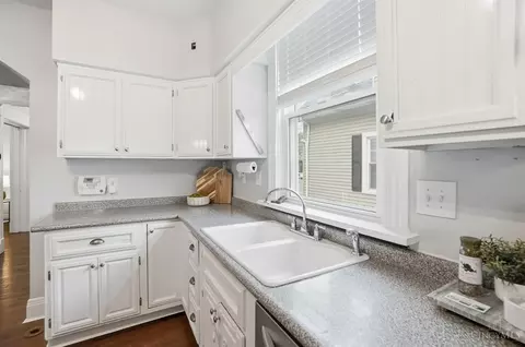 Kitchen - 4219 Eileen Dr, Cincinnati, OH 45209 photo 5 of 6