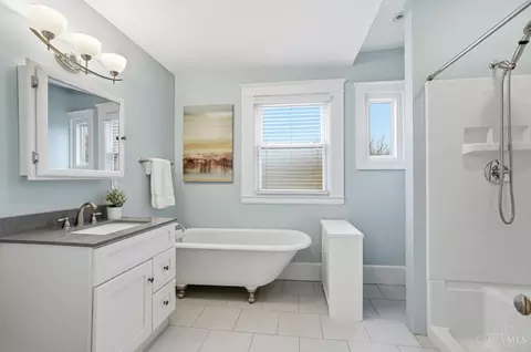 Bath - 4219 Eileen Dr, Cincinnati, OH 45209 photo 3 of 7