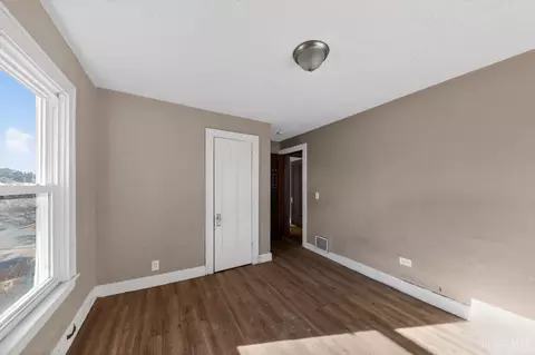 Bedroom - 4340 Eighth St, Cincinnati, OH 45205 photo 4 of 5