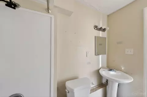 Bath - 4340 Eighth St, Cincinnati, OH 45205 photo 1 of 2