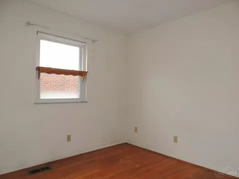 Bedroom - 567 Brunswick Dr, Forest Park, OH 45240 photo 3 of 4