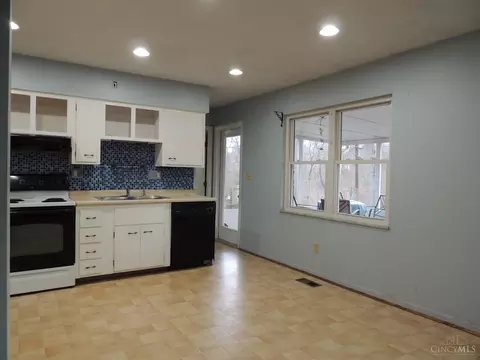 Kitchen - 567 Brunswick Dr, Forest Park, OH 45240 photo 3 of 3