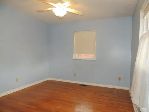 Bedroom - 567 Brunswick Dr, Forest Park, OH 45240 photo 2 of 4