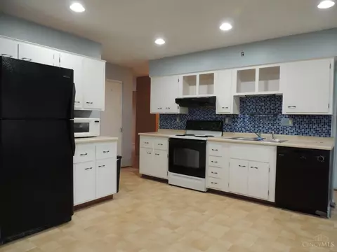 Kitchen - 567 Brunswick Dr, Forest Park, OH 45240 photo 2 of 3
