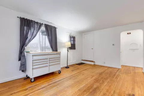 Living - 521 Roebling Rd, Cincinnati, OH 45238 photo 2 of 3