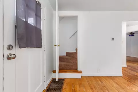 Entry Way - 521 Roebling Rd, Cincinnati, OH 45238 photo 1 of 1