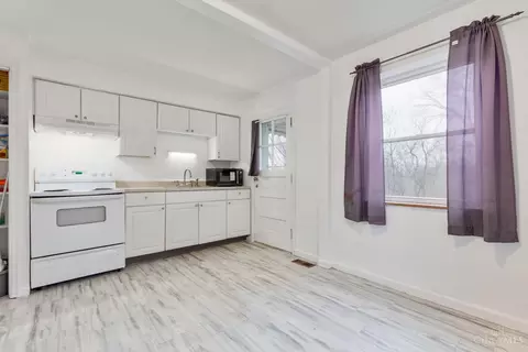 Kitchen - 521 Roebling Rd, Cincinnati, OH 45238 photo 2 of 3
