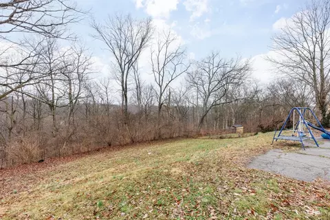 Exterior - 521 Roebling Rd, Cincinnati, OH 45238 photo 6 of 8
