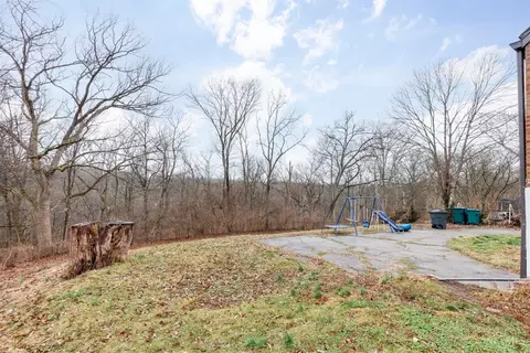 Exterior - 521 Roebling Rd, Cincinnati, OH 45238 photo 5 of 8