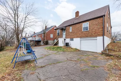 Exterior - 521 Roebling Rd, Cincinnati, OH 45238 photo 4 of 8
