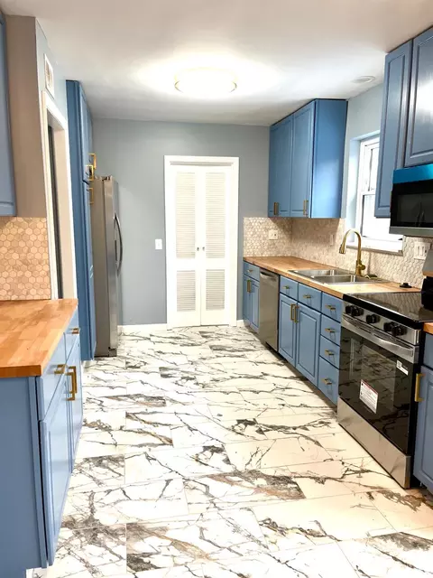 Kitchen - 3011 Westbrook Dr, Cincinnati, OH 45238 photo 3 of 4