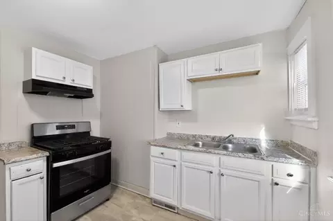 Kitchen - 4318 Eighth St, Cincinnati, OH 45205 photo 2 of 3