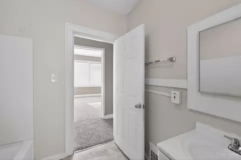 Bath - 4318 Eighth St, Cincinnati, OH 45205 photo 3 of 4