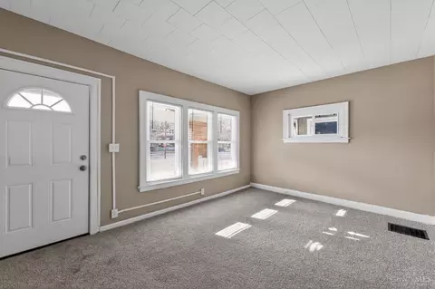 Living - 4318 Eighth St, Cincinnati, OH 45205 photo 1 of 3